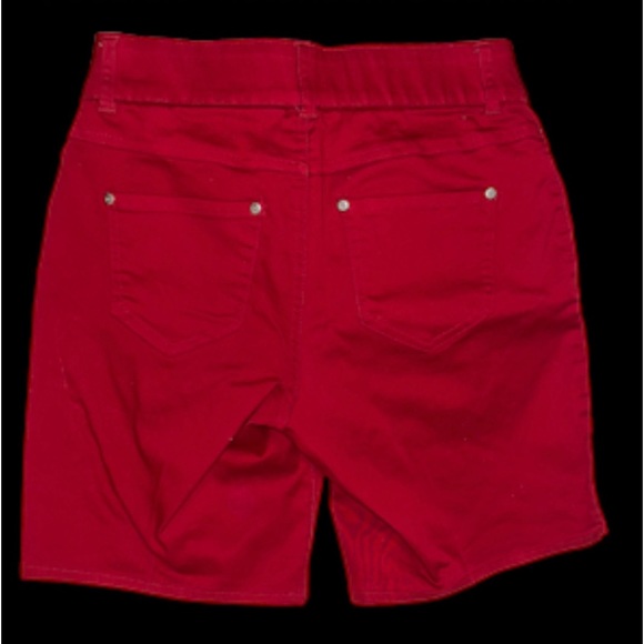 NWOT / EST. 1946 Denim Juniors / women’s size 2 red shorts. NEVER BEEN WORN!!! - Picture 5 of 7